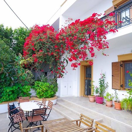 Fira Central Apartments With Veranda Exterior photo
