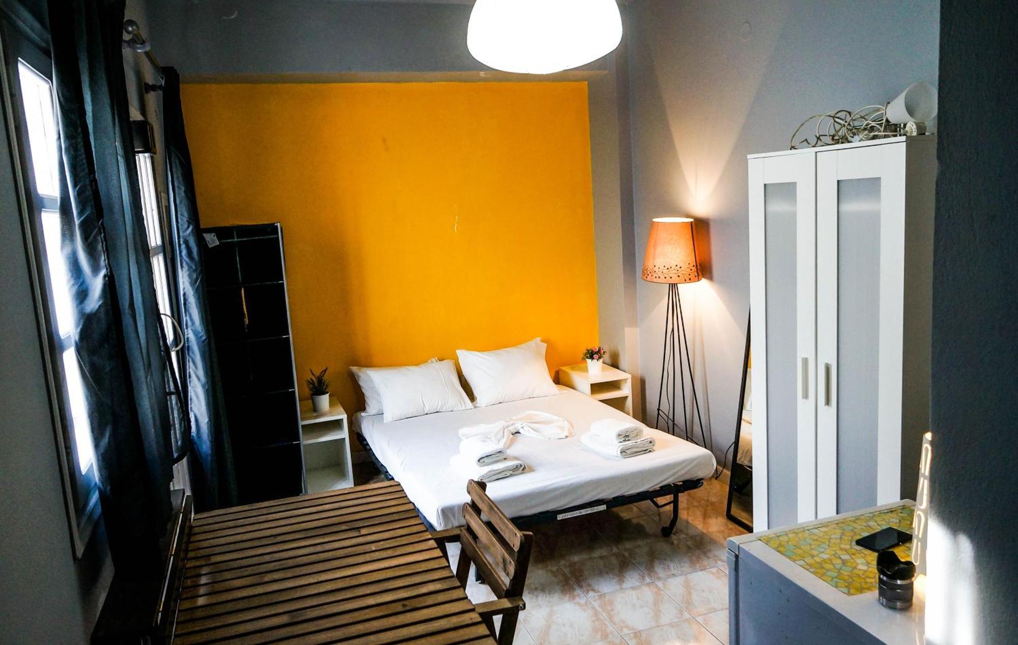 Fira Central Apartments With Veranda Room photo