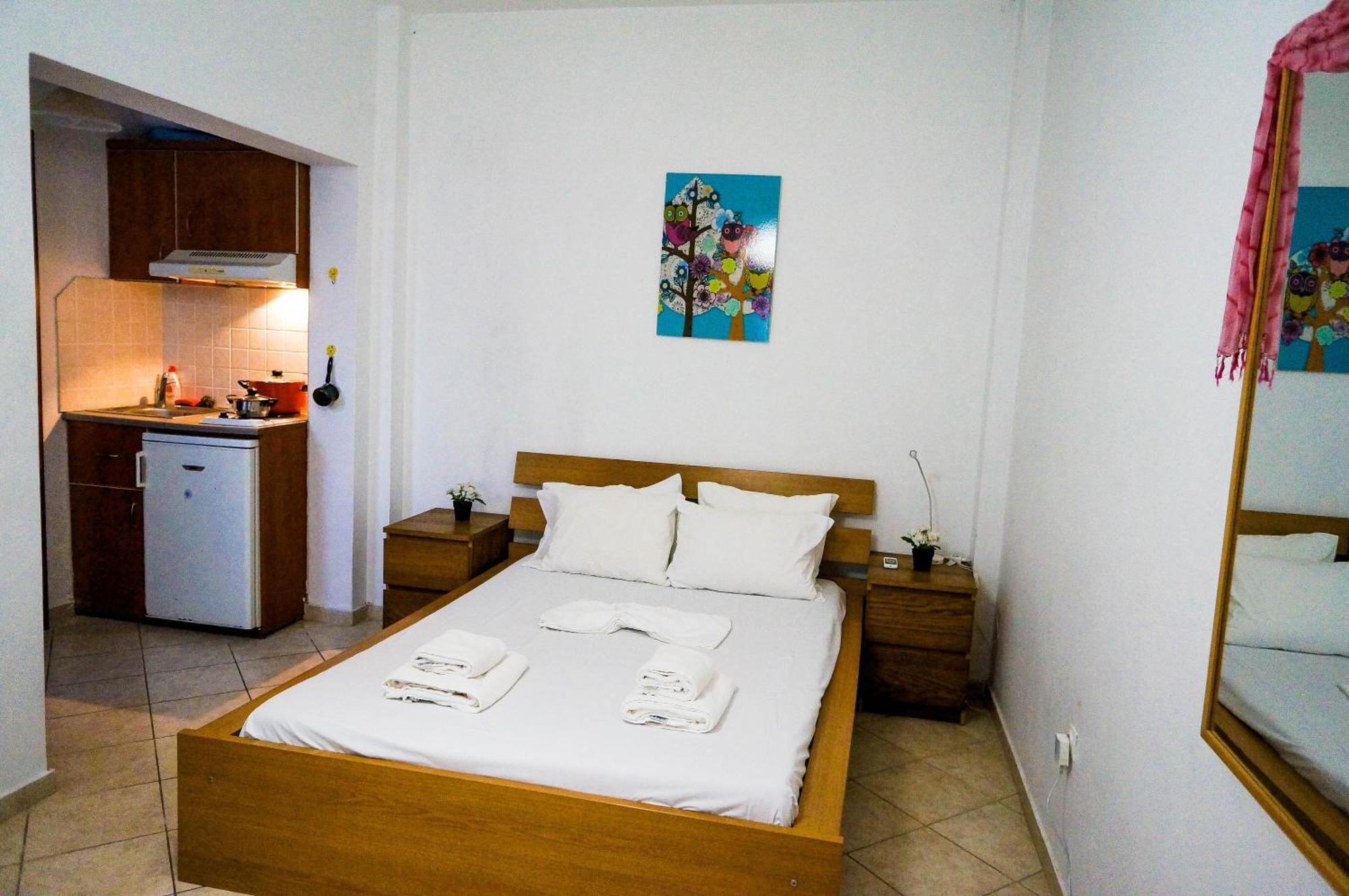 Fira Central Apartments With Veranda Room photo