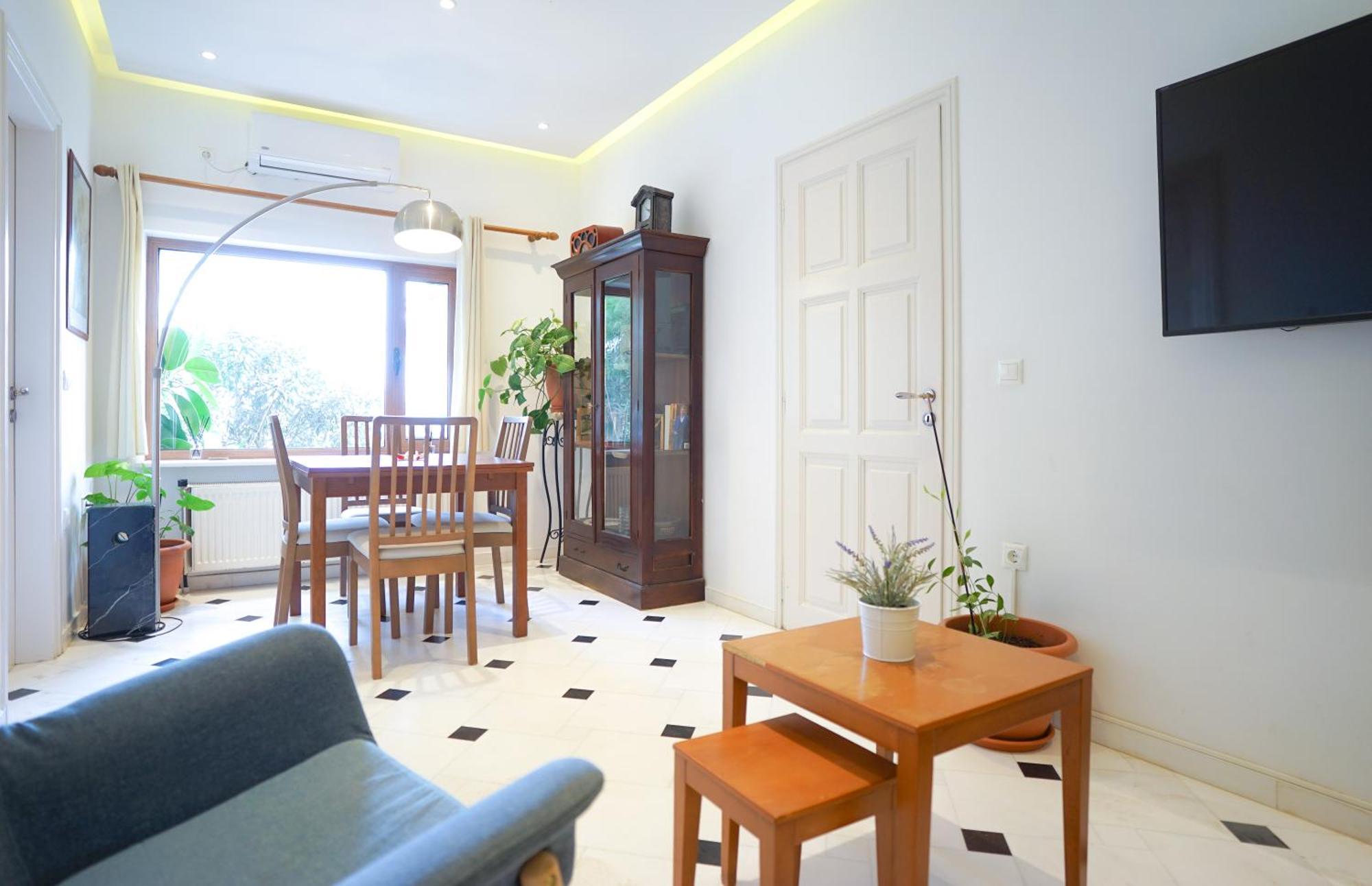 Fira Central Apartments With Veranda Room photo