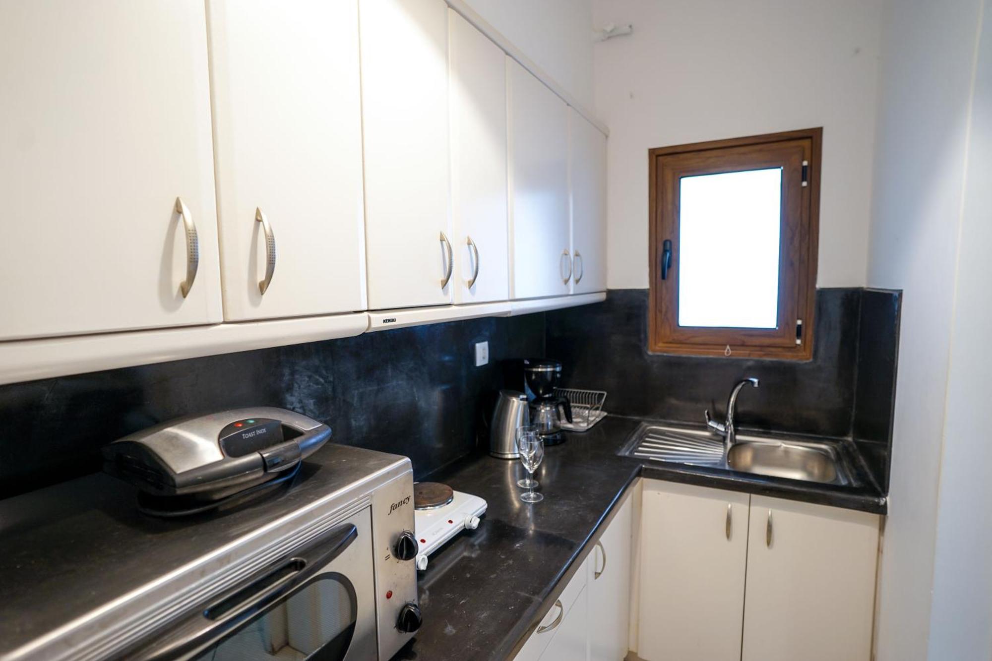 Fira Central Apartments With Veranda Room photo