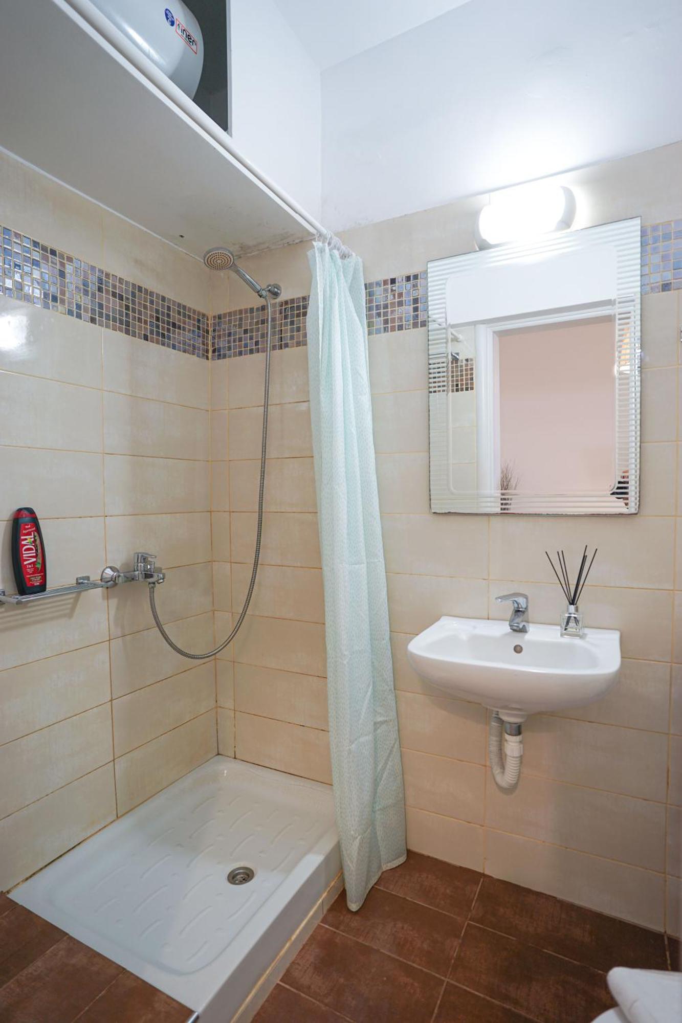 Fira Central Apartments With Veranda Room photo