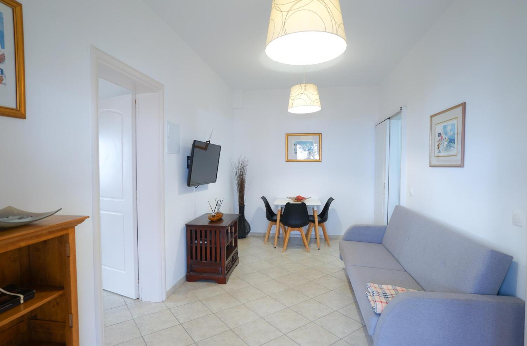 Fira Central Apartments With Veranda Room photo